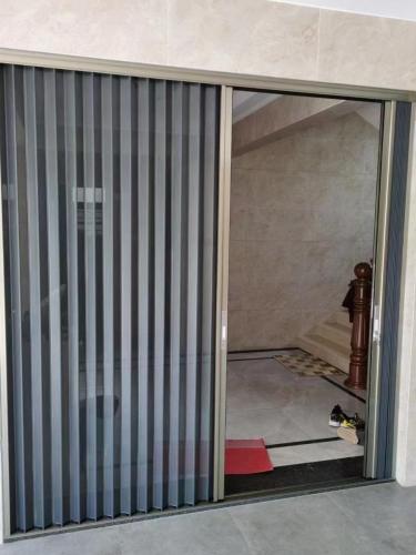SECURITY PLEATED MESH SCREEN